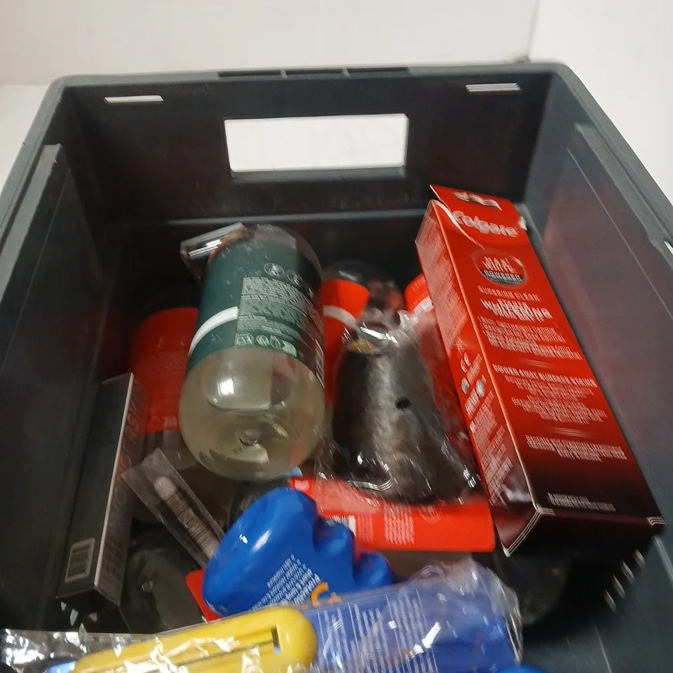 APPROXIMATELY 12 ASSORTED COSMETIC ITEMS INCLUDING NIVEA SUNCREAM AND RITUALS REFILL HAND WASH 