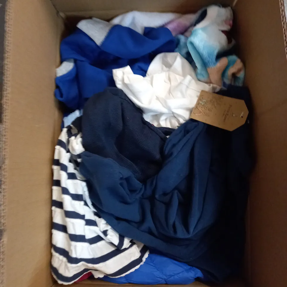 MEDIUM  BOX OF ASSORTED KIDS CLOTHING ITEMS TO INCLUDE BAGS, BABY GROWS AND DRESSES