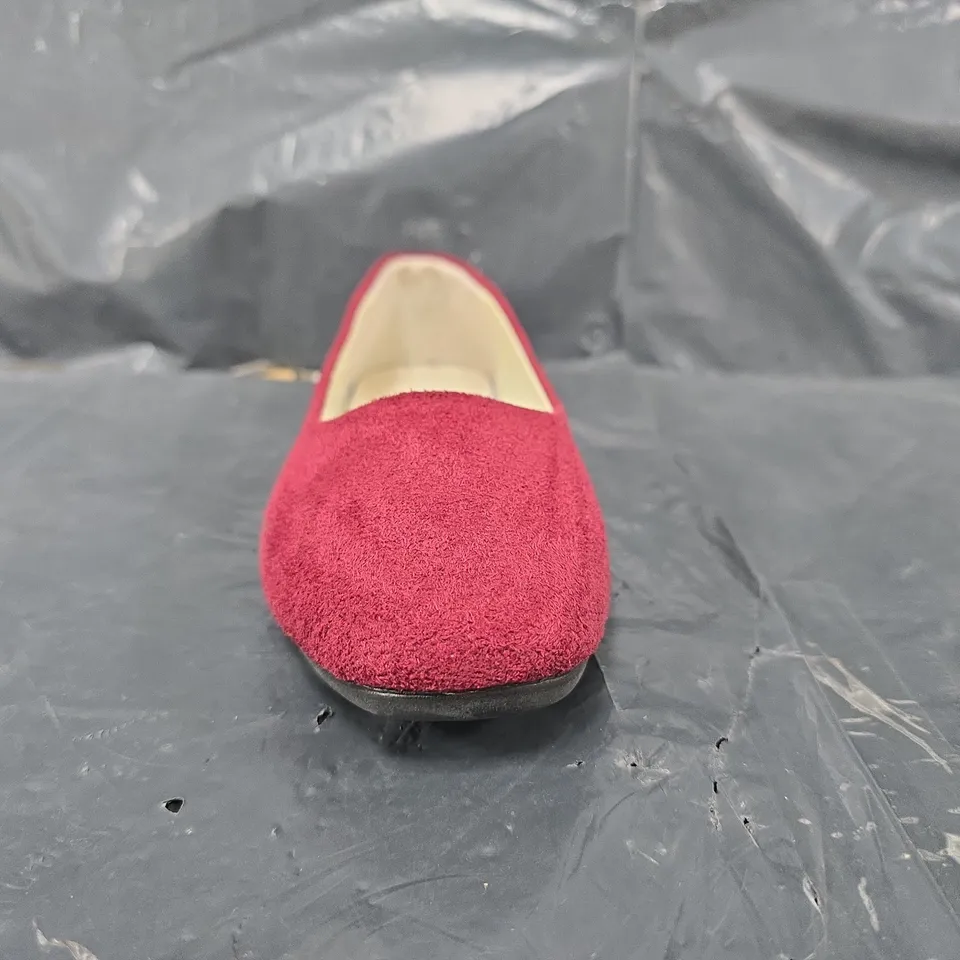 BOXED PAIR OF UNBRANDED LOAFERS SHOES IN WINE RED SIZE EU 39
