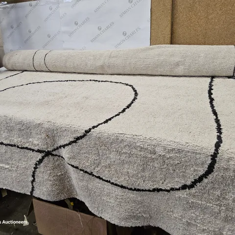 TUFTED WHITE/BLACK AREA RUG W160 NO LENGTH SPECIFIED