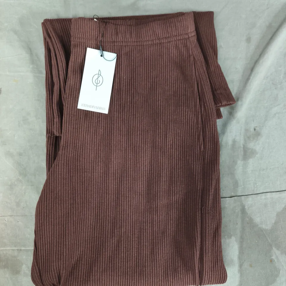 STRADIVARIUS TROUSERS IN BROWN SIZE MEDIUM