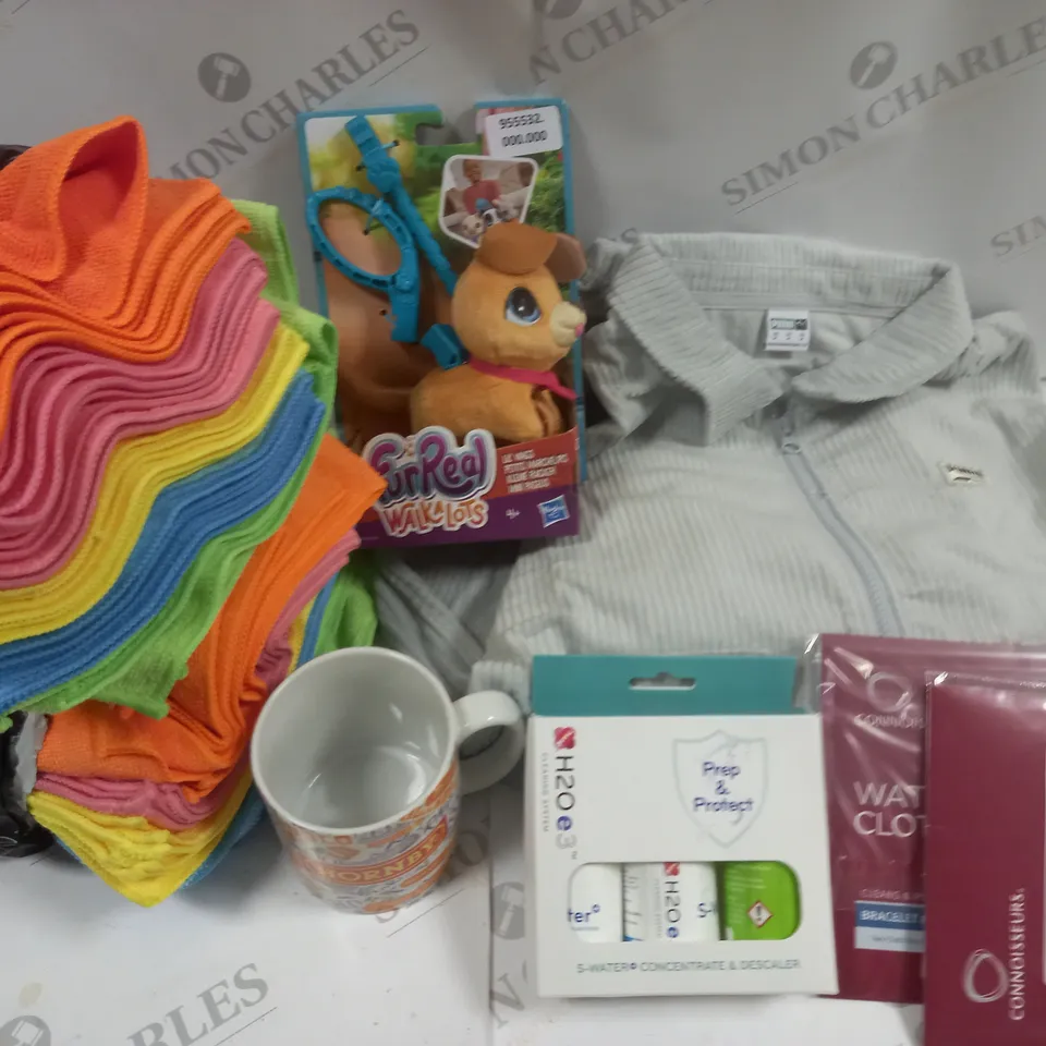 LOT OF 8 ASSORTED ITEMS TO INCLUDE PUMA CORD JACKET, MICROFIBRE CLOTHS AND FURREAL WALKALOTS