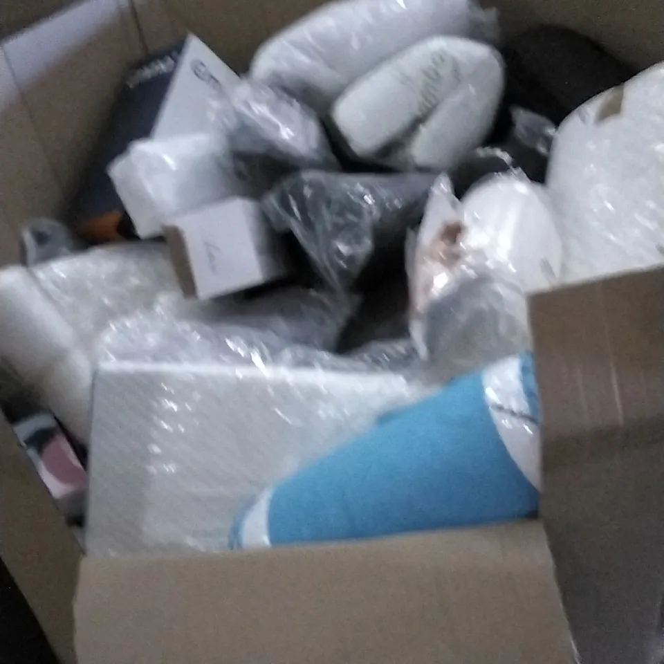 PALLET OF ASSORTED HOUSEHOLD GOODS TO INCLUDE NECK PILLOW, SNAKE TEDDY, AND SEAT CUSHION ETC.