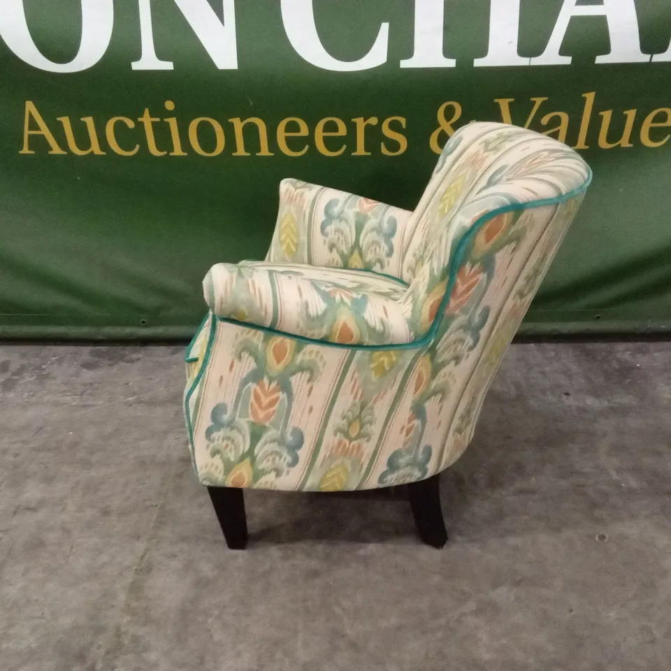 QUALITY DESIGNER SMALL RETRO FABRIC ACCENT CHAIR