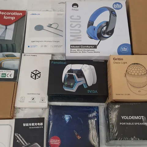 LARGE QUANTITY OF ASSORTED ITEMS TO INCLUDE WIRED HEADPHONES, MAGNETIC WIRELESS CHARGERS AND PORTABLE SPEAKERS