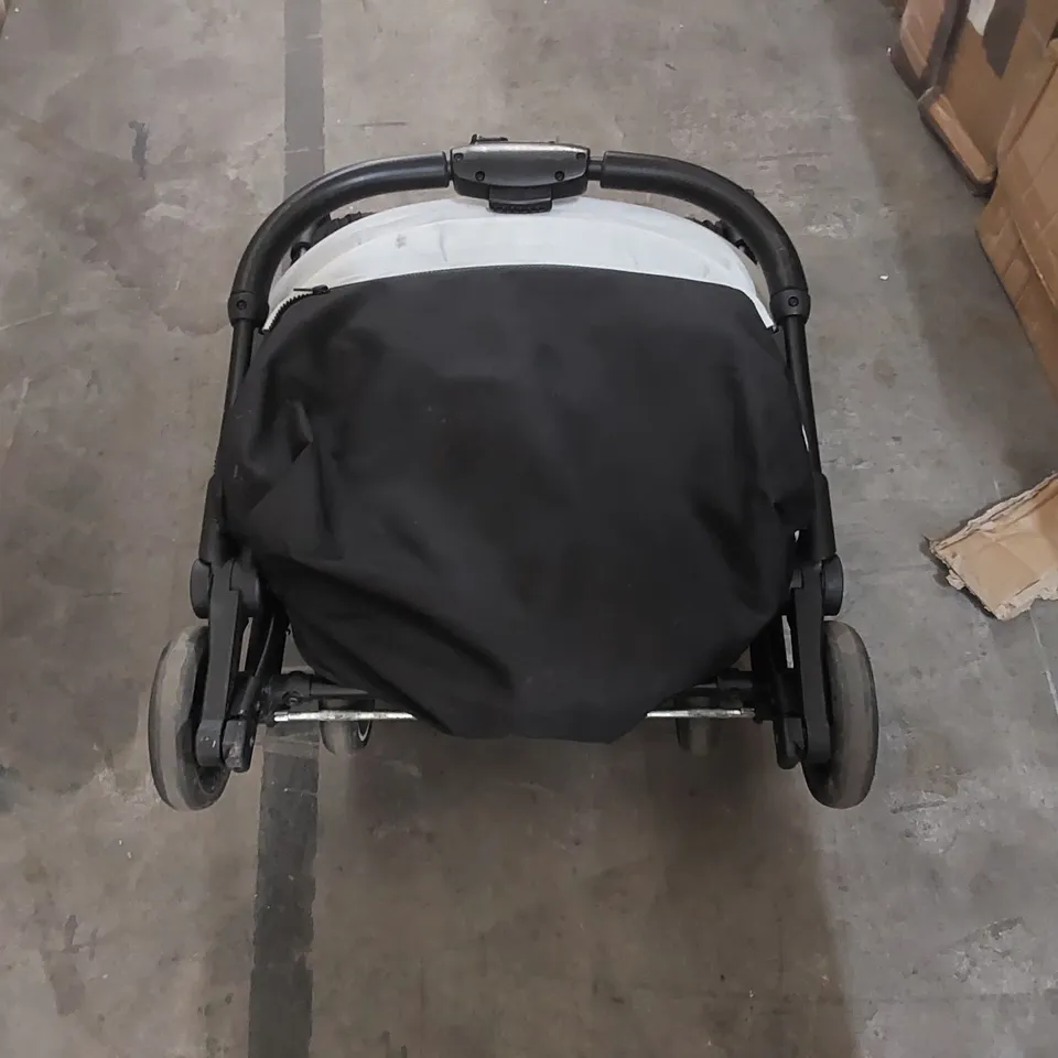 FOLDING PRAM WITH RAIN HOOD (1 ITEM)