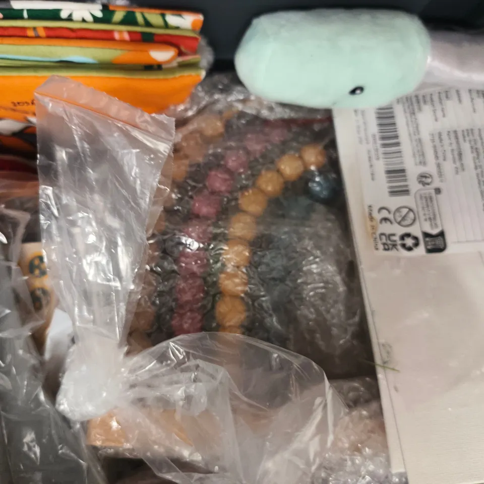 APPROXIMATELY 10 ASSORTED TOYS AND GAMES TO INCLUDE HOTWHEELS EGGSHELLRACER, ETC