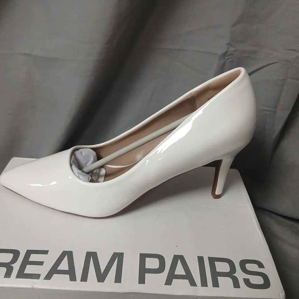 DREAM PAIRS WHITE PATENT HIGH-HEEL PUMPS, UK 7 (US 9)