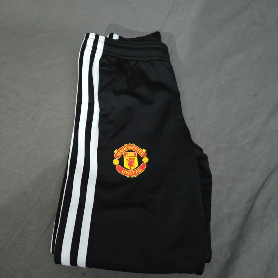 ADIDAS MANCHESTER UNITED FULL TRACKSUIT SIZE 7-8 YEARS