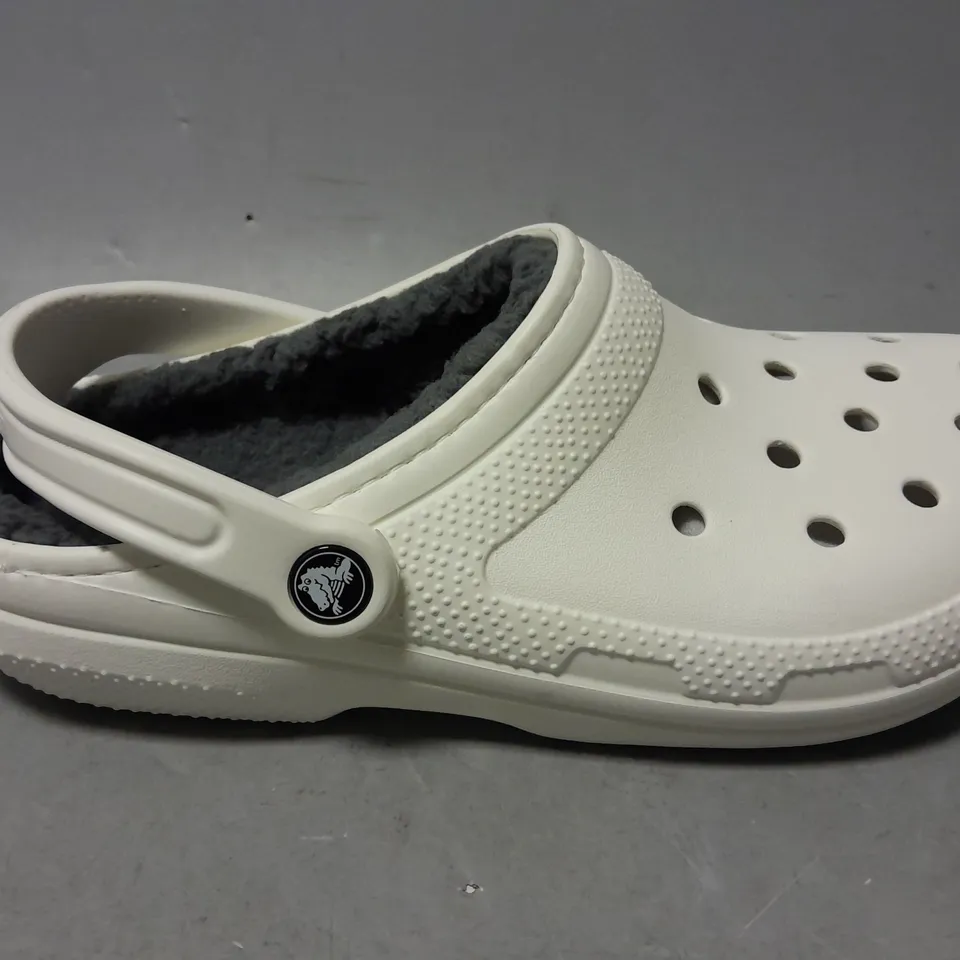 PAIR OF CROCS CLASSIC LINED CLOG IN WHITE - UK M6/W7