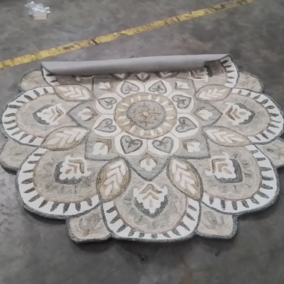 NOVELTY FLORAL AREA RUG IN IVORY/BEIGE 183X183CM