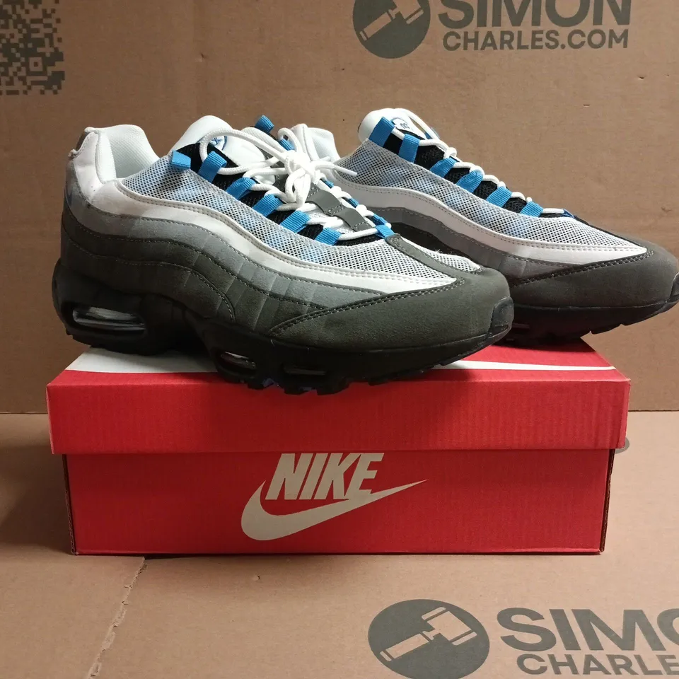 BOXED PAIR OF NIKE AIR MAX TRAINERS IN WHITE/GREY/BLUE SIZE UK 10