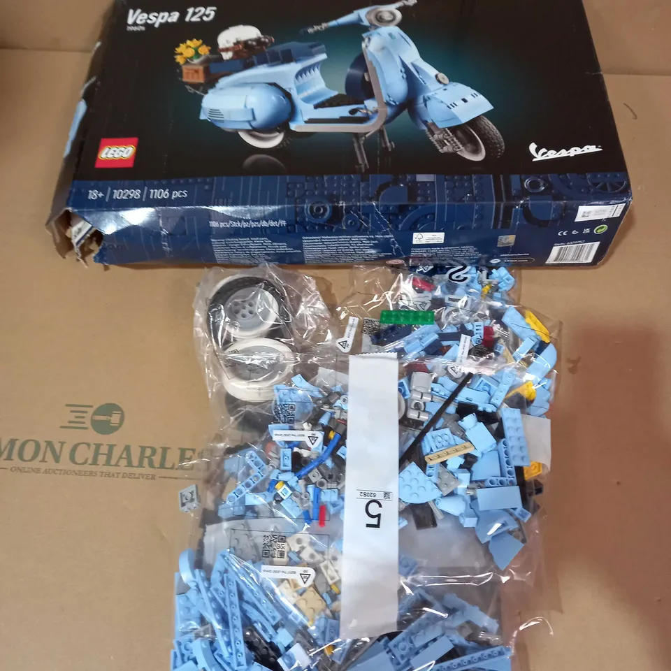 LEGO VESPA 125 SCOOTER MODEL (SET 10298) RRP £79.99