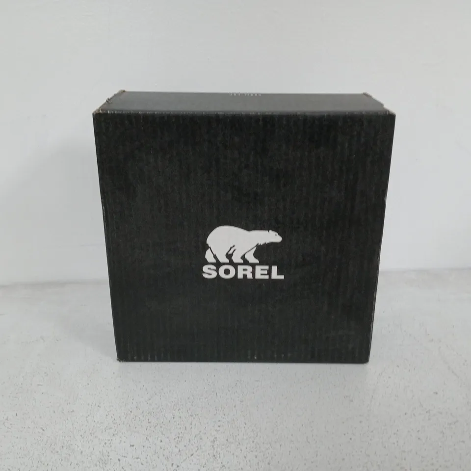 BOXED PAIR OF SOREL TODDLER SNOW COMMANDER BOOTS IN PURPPLE/BLACK - UK 3