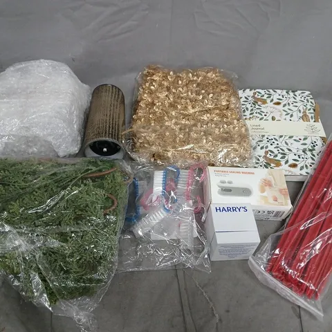 APPROXIMATELY 20 ASSORTED HOUSEHOLD ITEMS TO INCLUDE PORTABLE SEALING MACHINE, JOURNAL AND SHOE BRUSHES 