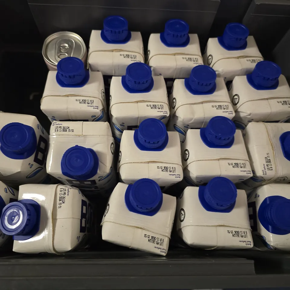 APPROXIMATELY 12 ASSORTED DRINK ITEMS TO INCLUDE - GRIND ICED FLAT WHITE COFFEE & BOX H20 WATER 