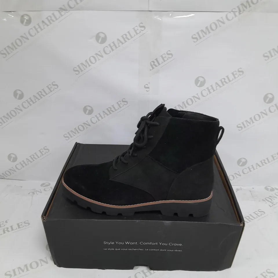 VIONIC LARSON LACE UP BOOT SIZE 6