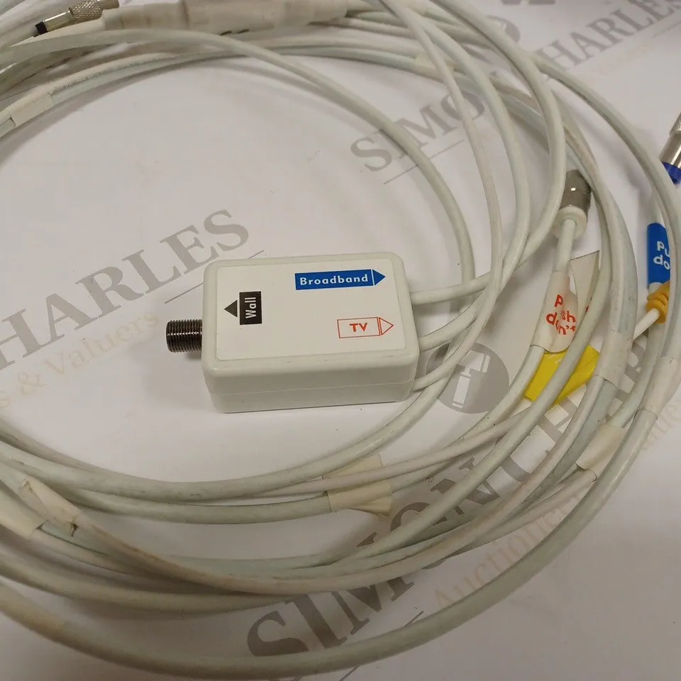 VIRGIN MEDIA V6 TV BOX DCX960 WITH BROADBAND/TV SPLITTER CABLE
