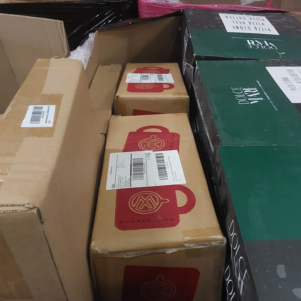 PALLET OF ASSORTED BOXED ITEMS INCLUDING: HOMIDEC DESKS, DOLCE MARE PIZZA STONES, MUGS ECT