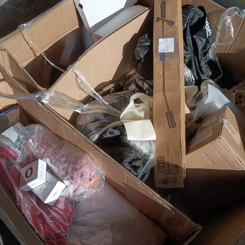 PALLET OF APPROXIMATELY 30 ASSORTED ITEMS TO INCLUDE 6KG DUMBBELL, TEDDY FLEECE DUVET COVER SET, SOULSMART RING, ETC