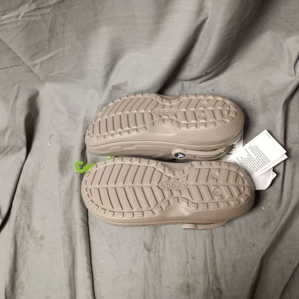 CROCS CLASSIC LINED CLOGS – TAUPE, SHEARLING INTERIOR - UK SIZE 5
