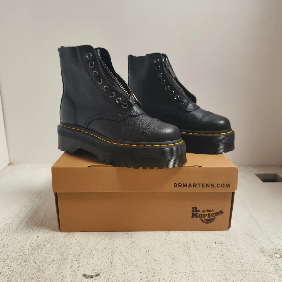 BOXED PAIR OF DR MARTENS SINCLAIR BOOTS IN BLACK SIZE UK 5