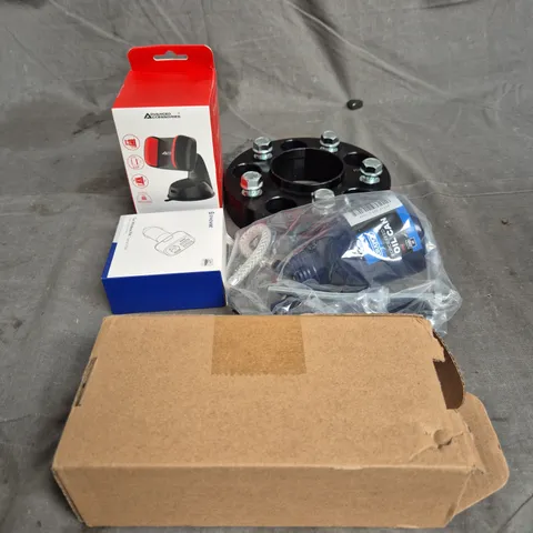 TOTE OF APPROXIMATELY. 15 ASSORTED CAR ITEMS TO INCLUDE PHONE HOLDERS , OIL CANS , TRANSMITTERS AND TOOLS
