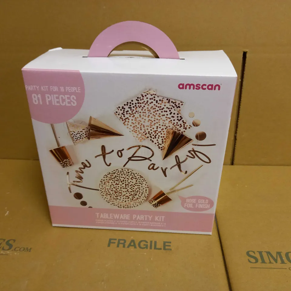 APPROXIMATELY 32 BRAND NEW BOXED AMSCAN TABLEWARE PARTY KITS(8 BOXES)