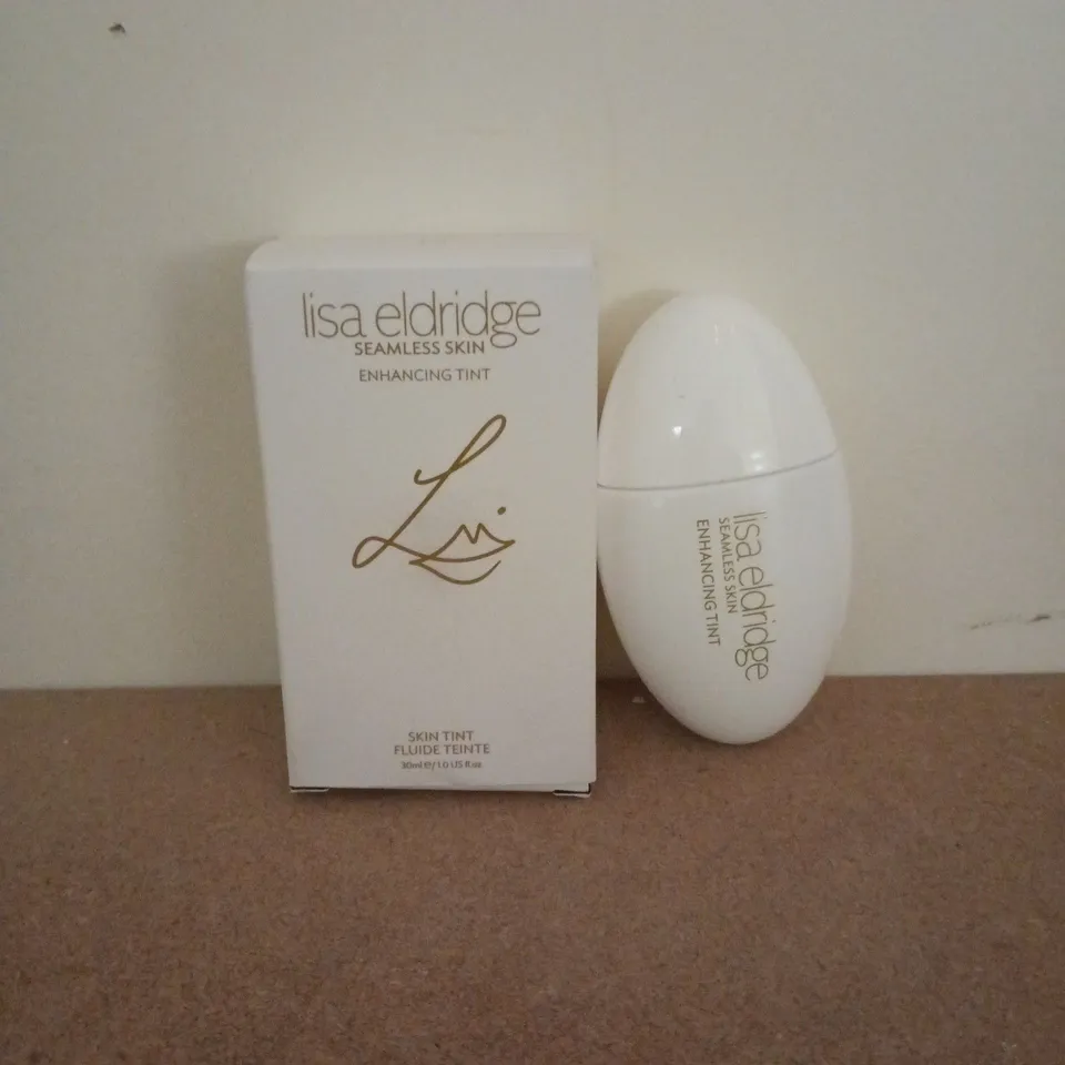 BOXED LISA ELDRIDGE SEAMLESS SKIN TINT T6 (30ML)