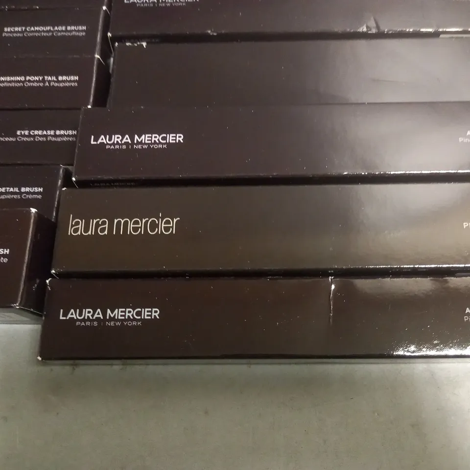 LOT OF 16 ASSORTED LAURA MERCIER MAKE UP BRUSHES