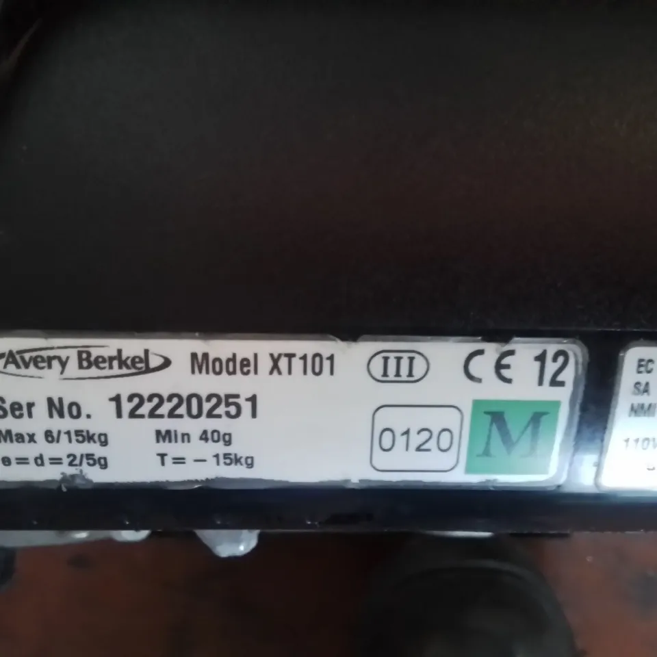 AVERY BERKEL DIGITAL SCALE Model XT101