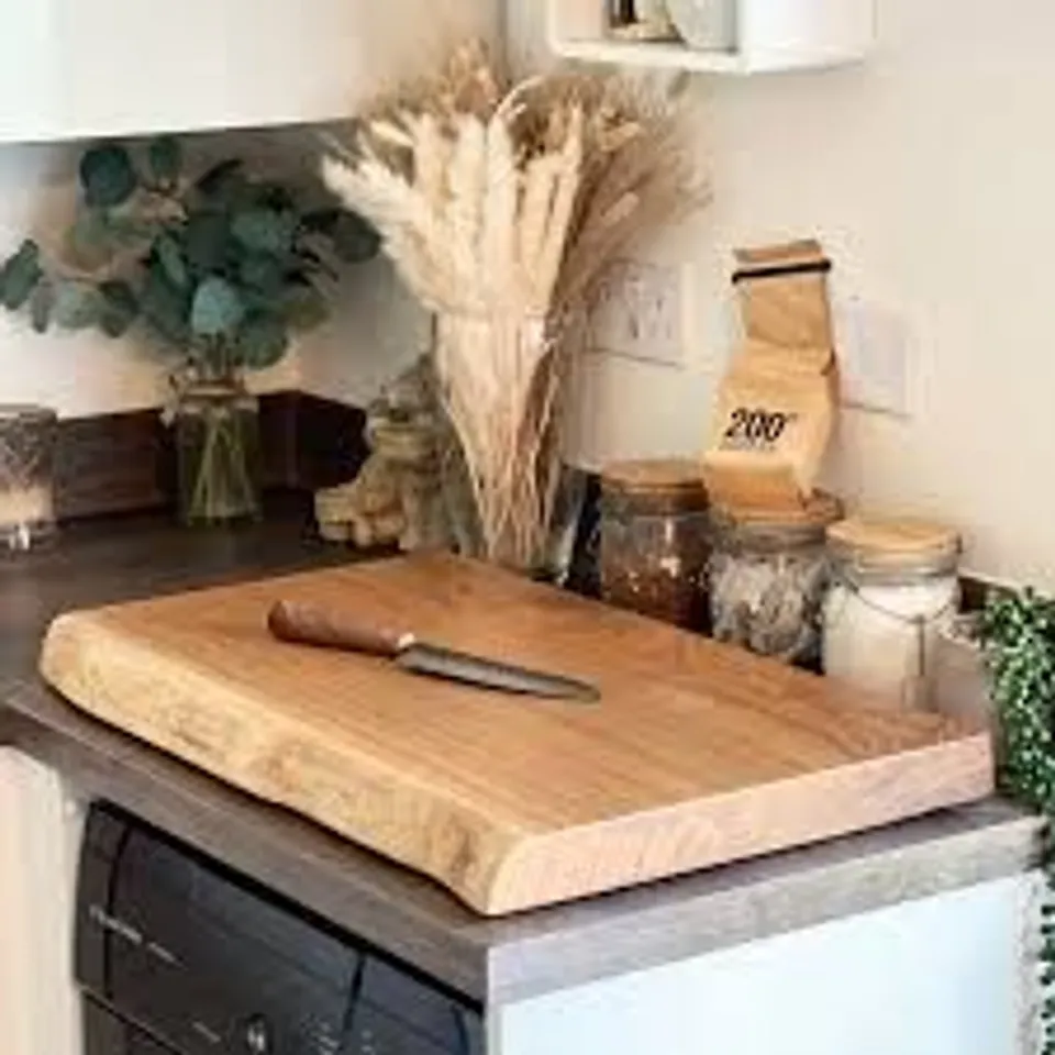 BOXED HOMESDIRECT365 LIVE EDGE JAMES MARTIN STYLE CHOPPING BOARD - SMALL 
