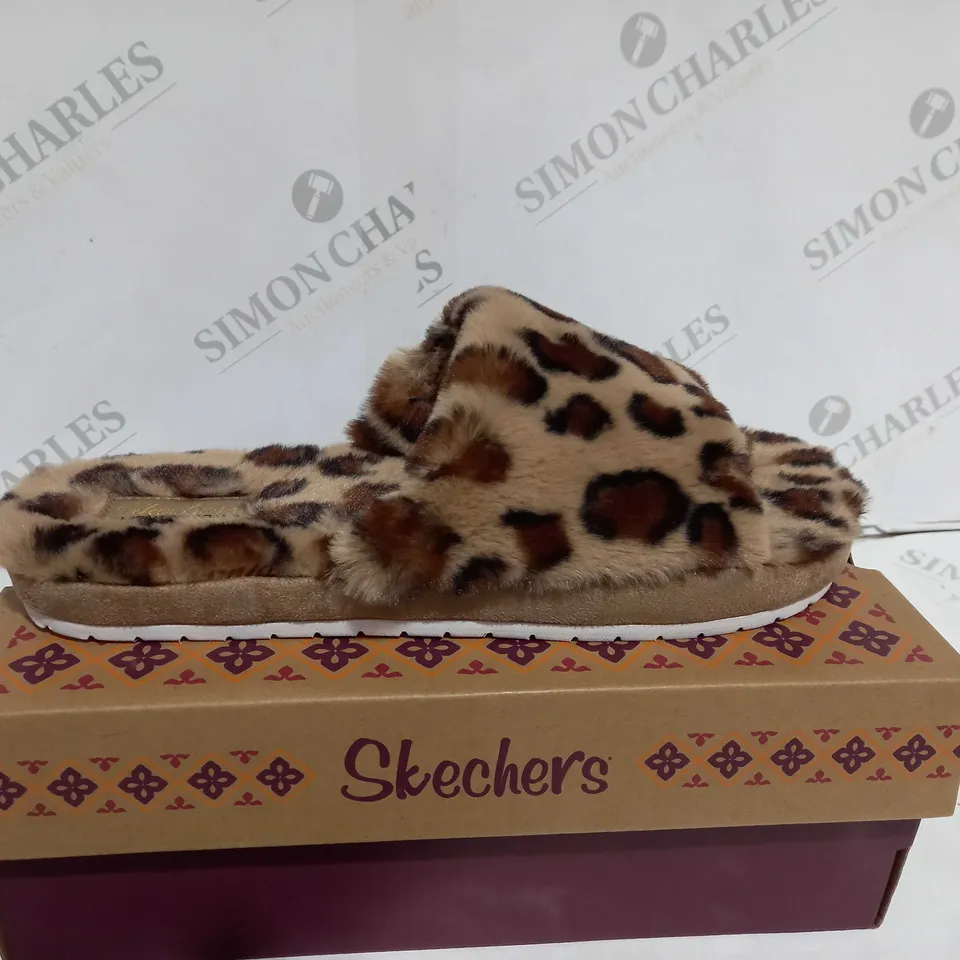 BOXED SKETCHERS MEMORY FOAM LEOPARD PRINT SLIPPERS - SIZE UK 7 