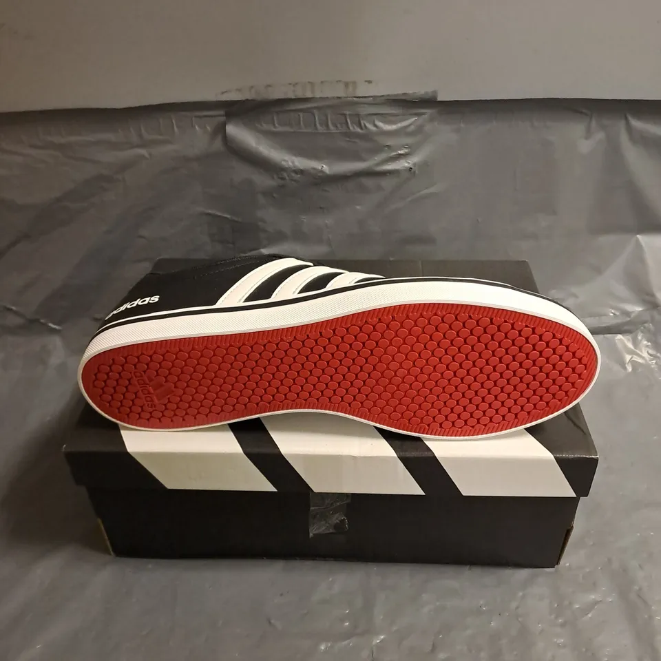 BOXED PAIR OF ADIDAS VS PACE 2.0 TRAINERS IN BLACK/WHITE SIZE UK 11