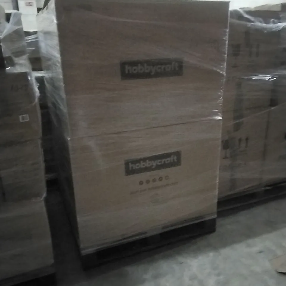 PALLET OF MIXED CHRISTMAS STOCK