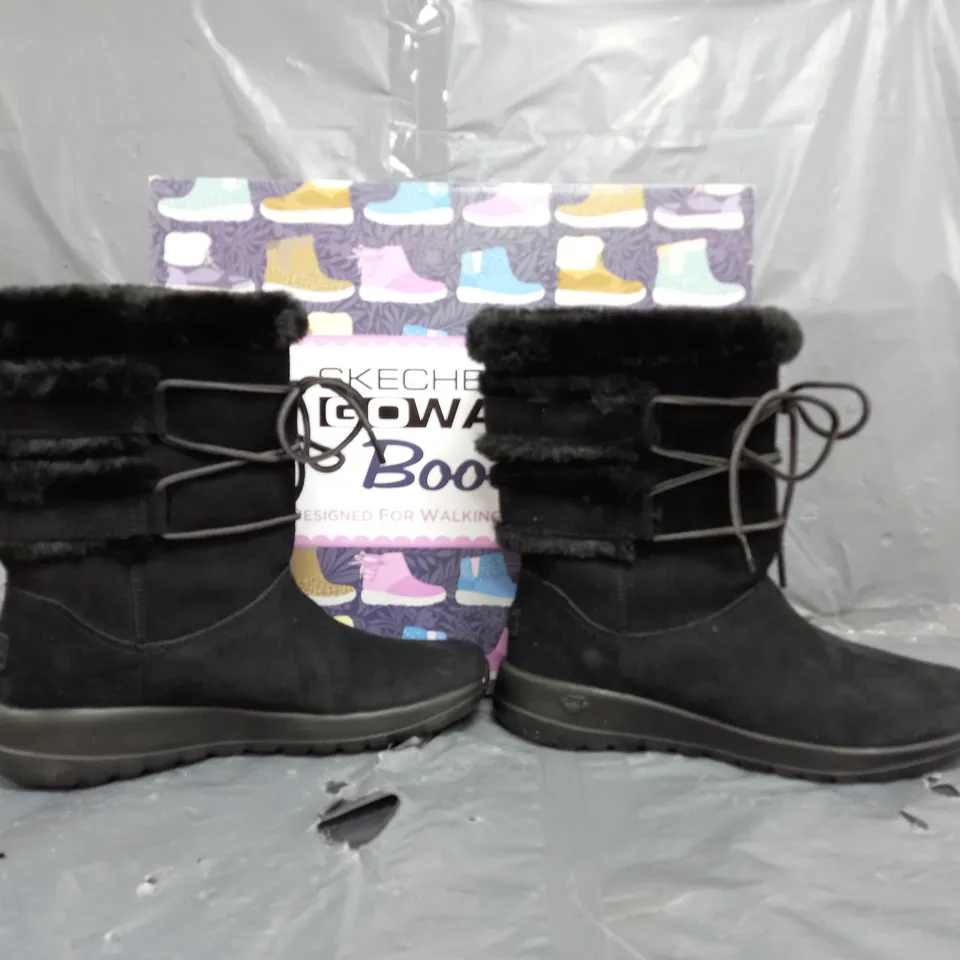 SKETCHERS AIR COOLED GO WALK BOOTS WOMENS SIZE 10