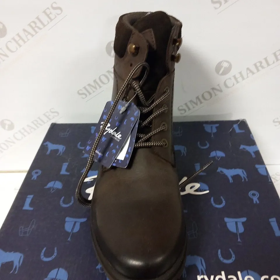 BOXED RYDALE KILBURN II LACE UP BOOT WAXY BOWN SIZE 7