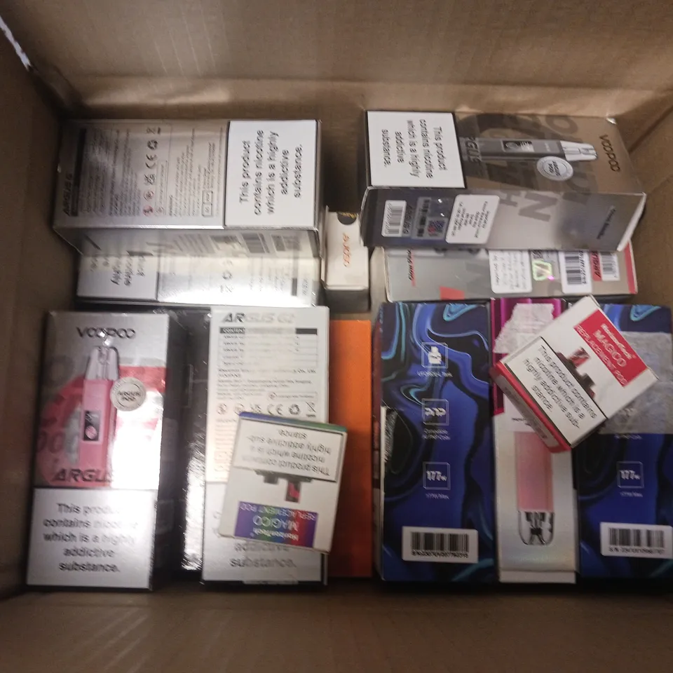APPROXIMATELY 20 VAPES, E-CIGARETTES & ACCESSORIES TO INCLUDE VOOPOO ARGUS G, ASPIRE POD 3 PACK, VOODOO DRAG 4, ETC