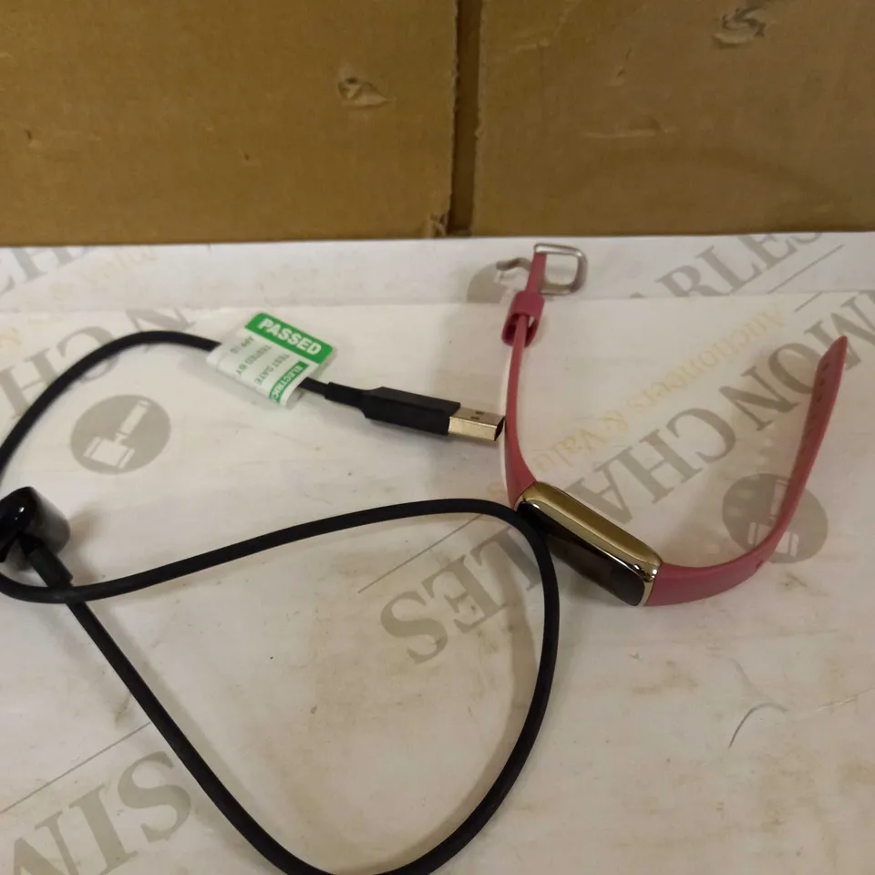 FITBIT LUXE ORCHID HEALTH AND FITNESS TRACKER 