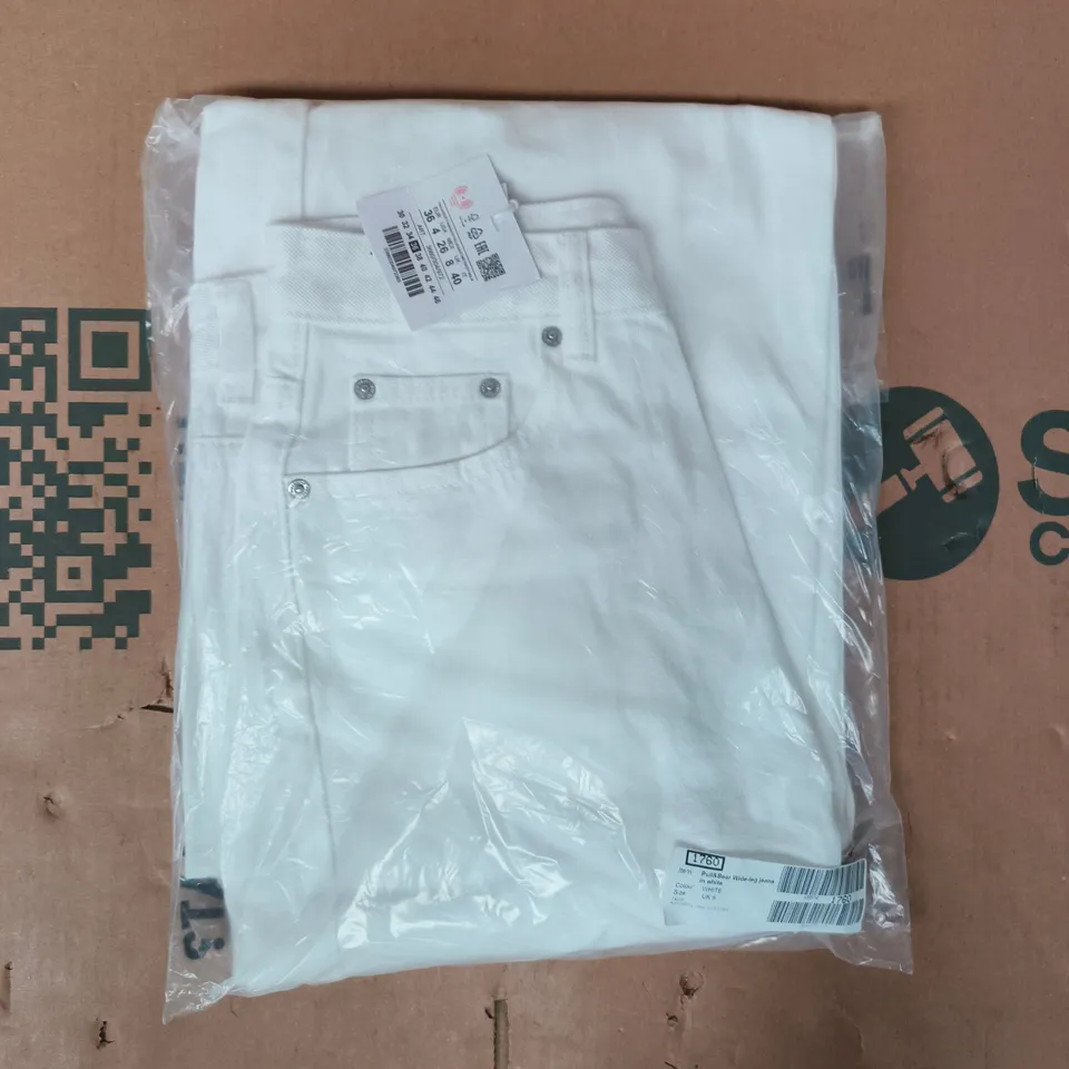 BAGGED PULL & BEAR WIDE LEG JEANS IN WHITE SIZE UK 8