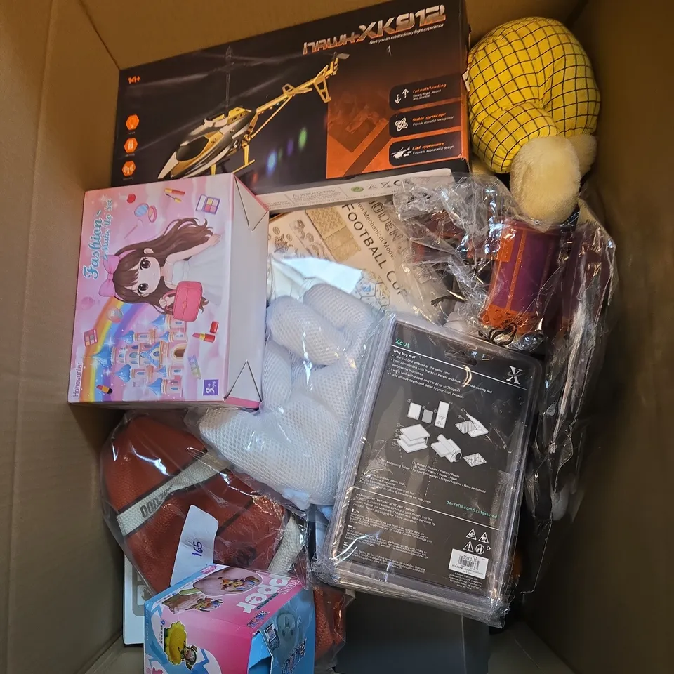 LARGE QUANTITY OF ASSORTED TOYS AND GAMES TO INCLUDE - ASSORTED TEDDIES , REMOTE CONTROL HELICOPTER AND BASKETBALL
