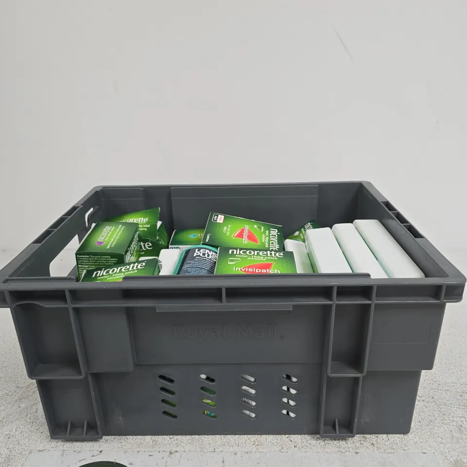 TOTE OF APPROXIMATELY 10 ASSORTED ITEMS INCLUDING LENS PLUS OCUPURE, SPECSAVERS UNIPURPOSE AND NICPORETTE GUM