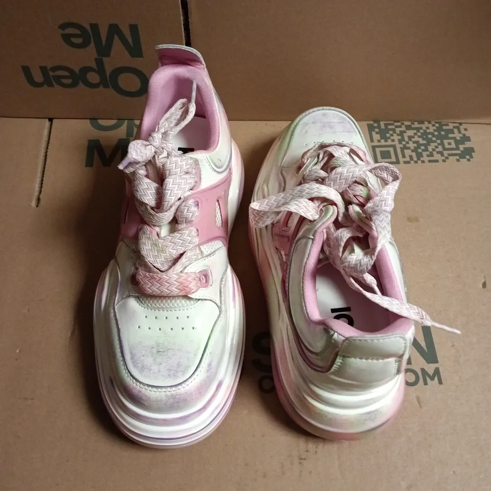 BOXED CHILDREN'S PINK & WHITE CHUNKY-SOLE SNEAKERS - 250/1.5