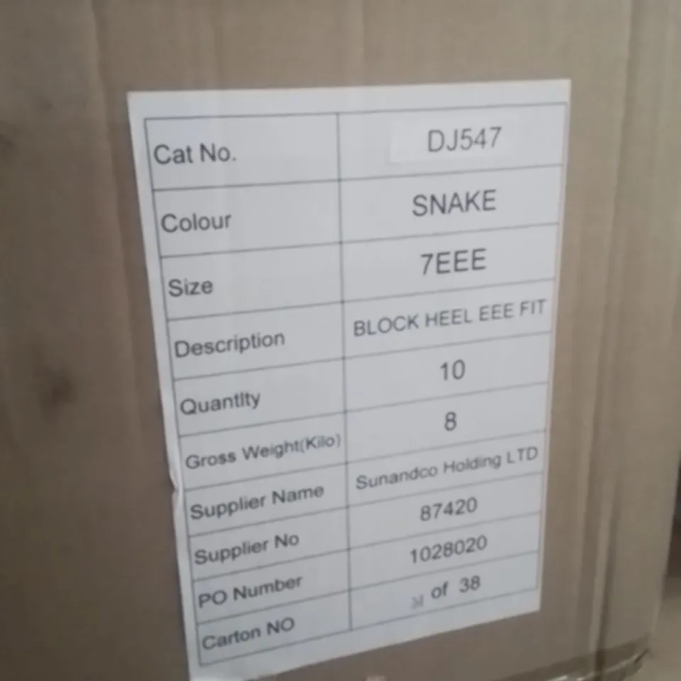 BOX CONTAINING APPROXIMATELY 10 BRAND NEW JD WILLIAMS SNAKE BLOCK HEELS SIZE 7E