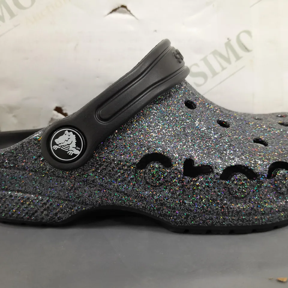 PAIR OF CROCS BAYA GLITTER KIDS CLOGS UK SIZE J1