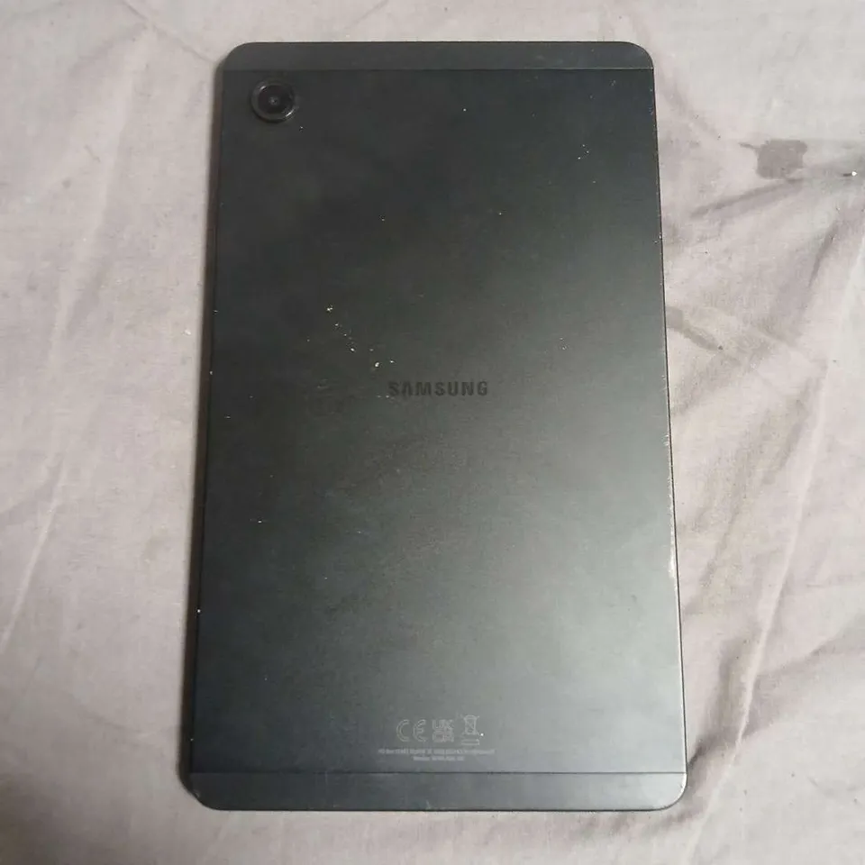 SAMSUNG TABLET – BLACK, CRACKED SCREEN