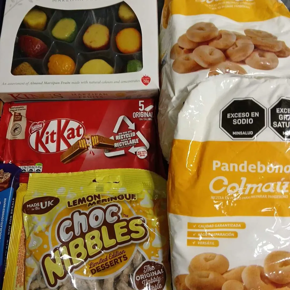 LOT OF 20 ASSORTED FOOD ITEMS TO INCLUDE MARZIPAN FRUITS, LEMON DRIZZLE CAKE AND JAMMIE DODGERS