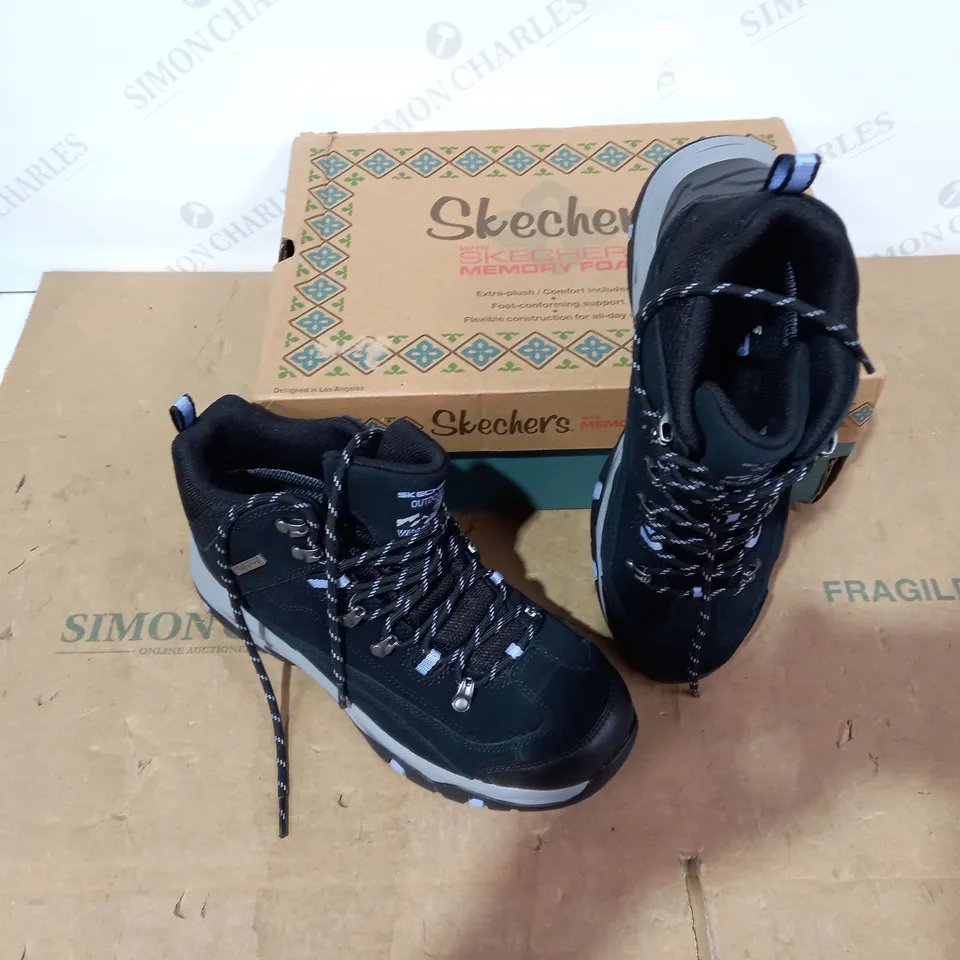 BOXED PAIR OF SKECHERS - SIZE 7