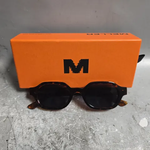 BOXED MELLER CUMBI TIGRIS CARBON SUNGLASS