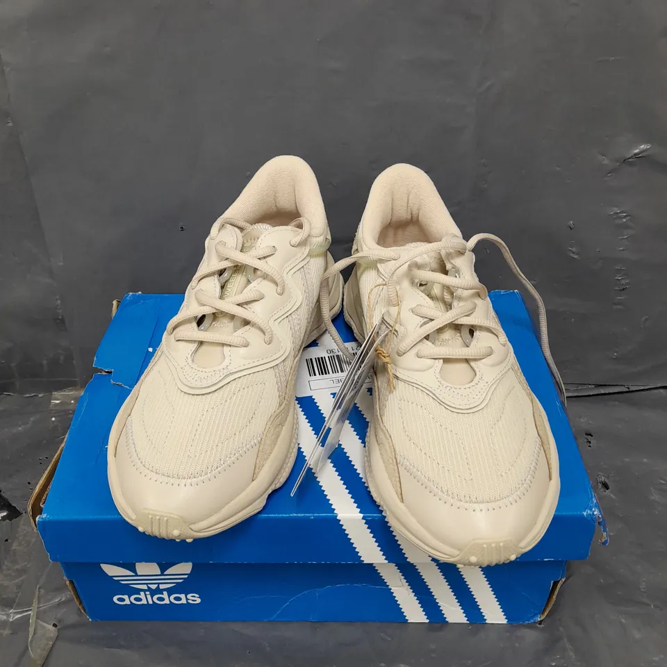 BOXED PAIR OF ADIDAS OZWEEGO ORIGINALS TRAINERS - 5